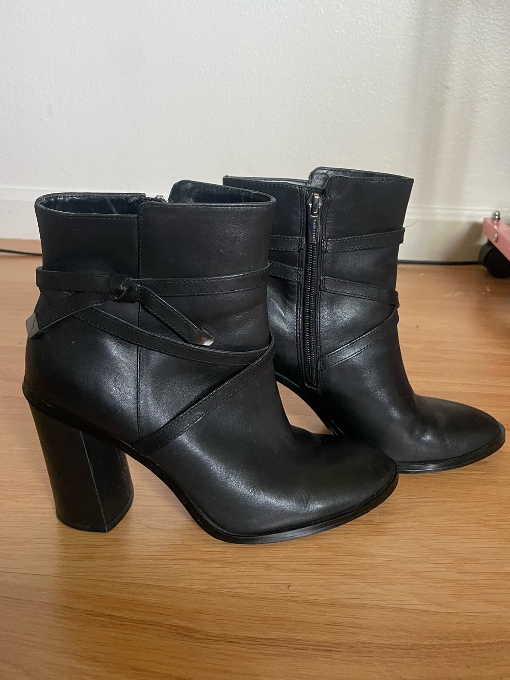 Vince Camuto Gurleen 2 Black Leather Multi Strap Block Heel Ankle Boots 8.5 M 39